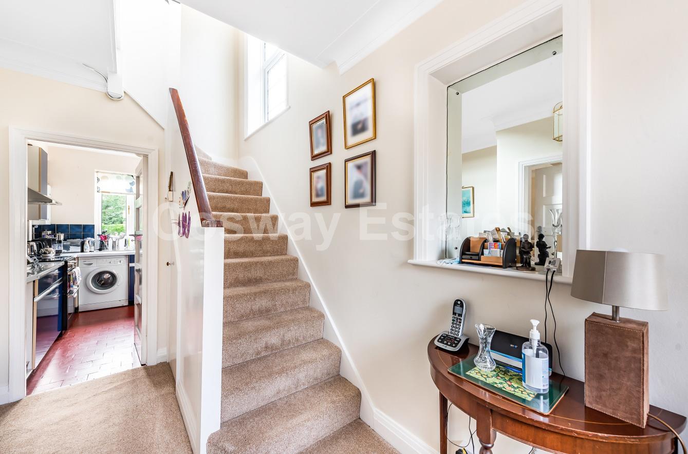 Lawrence Gardens, Mill Hill